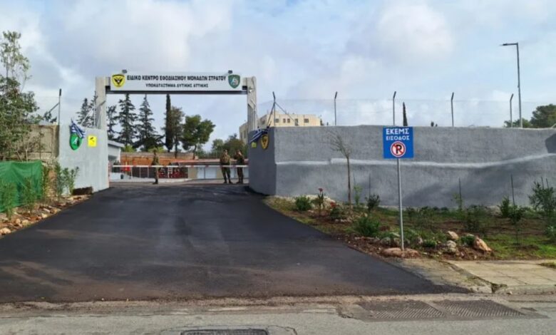 Παράπονα πολιτών για τις κάρτες εισόδου στο Πρατήριο του Στρατού στο Χαϊδάρι - "Δημότες δύο κατηγοριών" 2 Παράπονα πολιτών για τις κάρτες εισόδου στο Πρατήριο του Στρατού στο Χαϊδάρι - "Δημότες δύο κατηγοριών" 1