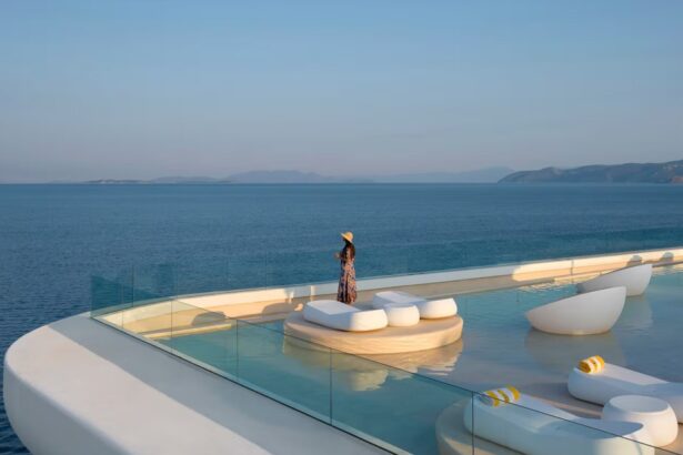 Isla Brown Corinthia: Το βραβευμένο πεντάστερο στους Αγ. Θεοδώρους που θέλει να μοιάζει με λευκό βότσαλο 3