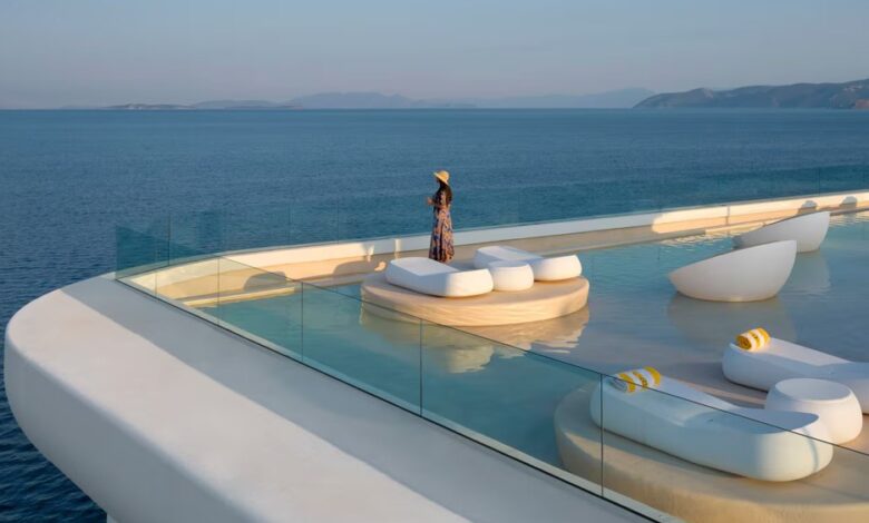 Isla Brown Corinthia: Το βραβευμένο πεντάστερο στους Αγ. Θεοδώρους που θέλει να μοιάζει με λευκό βότσαλο 1