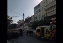Γερανοφόρο όχημα έπεσε πάνω σε σπίτι στο Περιστέρι 107