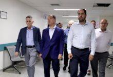 Βραχιολάκι στο Αττικόν: "Είμαι πολύ ευχαριστημένος", λέει ο Γεωργιάδης - "Προπαγάνδα, όχι λύση", απαντούν οι εργαζόμενοι 106