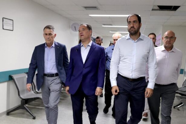 Βραχιολάκι στο Αττικόν: "Είμαι πολύ ευχαριστημένος", λέει ο Γεωργιάδης - "Προπαγάνδα, όχι λύση", απαντούν οι εργαζόμενοι 11