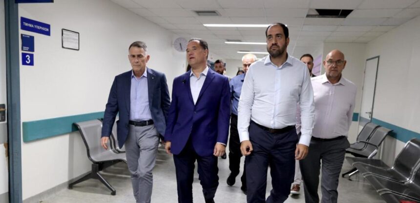 Βραχιολάκι στο Αττικόν: "Είμαι πολύ ευχαριστημένος", λέει ο Γεωργιάδης - "Προπαγάνδα, όχι λύση", απαντούν οι εργαζόμενοι 2 Βραχιολάκι στο Αττικόν: "Είμαι πολύ ευχαριστημένος", λέει ο Γεωργιάδης - "Προπαγάνδα, όχι λύση", απαντούν οι εργαζόμενοι 1