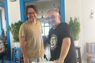 Ο Δημήτρης Αλεξανδρής σε αληθινό ρόλο… καφετζή! - Μυτιληνιά ουζάκια με ζεστό χαμόγελο και καλλιτεχνική διάθεση 35