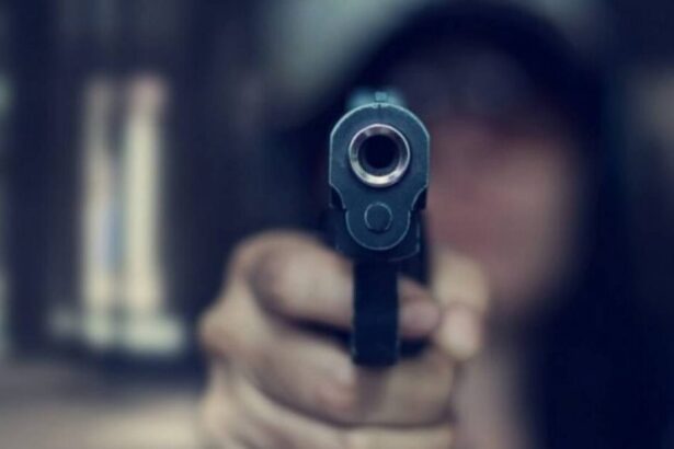 Χειροπέδες σε δύο για ένοπλη ληστεία σε βενζινάδικο - Συνεργός "από μέσα" 43