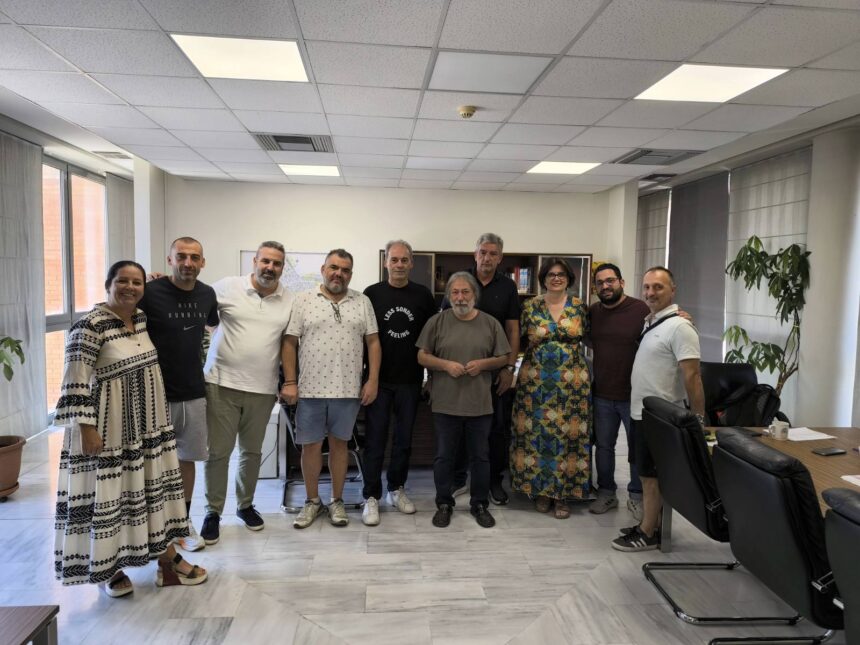 Συνάντηση της δημοτικής αρχής με τις ομάδες για την κατανομή των ωρών στις αθλητικές εγκαταστάσεις 2 Συνάντηση της δημοτικής αρχής με τις ομάδες για την κατανομή των ωρών στις αθλητικές εγκαταστάσεις 1