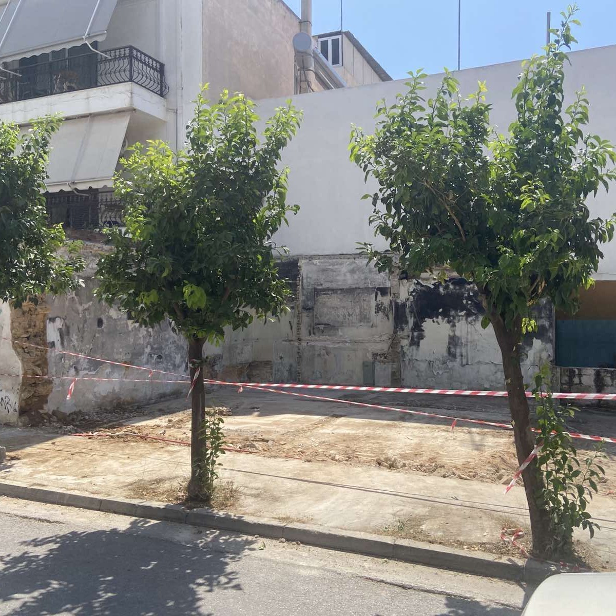 Ο Δήμος Περιστερίου ξεκίνησε παρέμβαση για τα επικίνδυνα κτήρια της πόλης 10 Ο Δήμος Περιστερίου ξεκίνησε παρέμβαση για τα επικίνδυνα κτήρια της πόλης 9