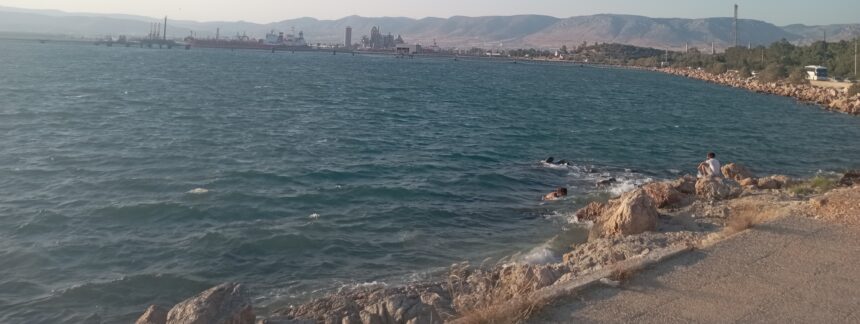 Σκέψεις για την απαγόρευση κολύμβησης στη θάλασσα του Σκαραμαγκά 1