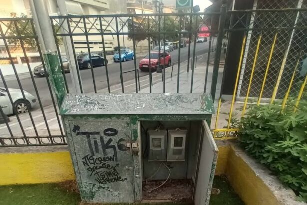 "Μόνο στα σχολεία βάζουν λουκέτο και τα παιδιά πηδάνε τα κάγκελα!" 9