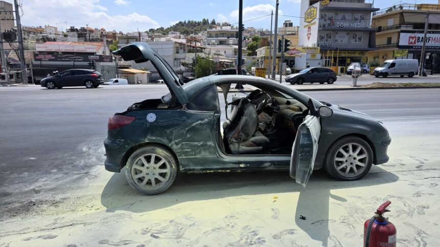 Φωτιά εν κινήσει σε όχημα στη Λεωφόρο Αθηνών 1