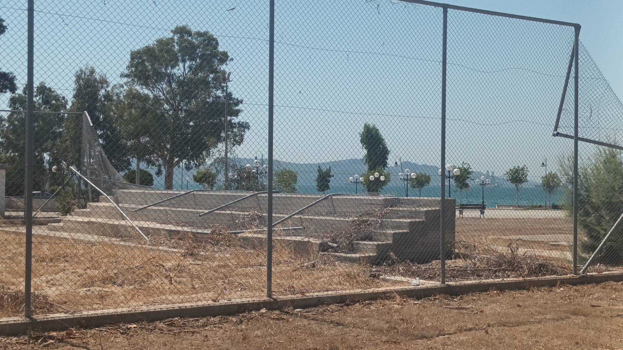 Βόλτα στην Παραλία Ασπροπύργου μια ηλιόλουστη μέρα 14 Βόλτα στην Παραλία Ασπροπύργου μια ηλιόλουστη μέρα 13