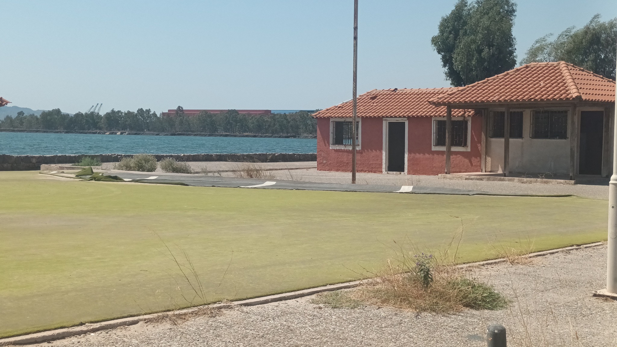 Βόλτα στην Παραλία Ασπροπύργου μια ηλιόλουστη μέρα 12 Βόλτα στην Παραλία Ασπροπύργου μια ηλιόλουστη μέρα 11