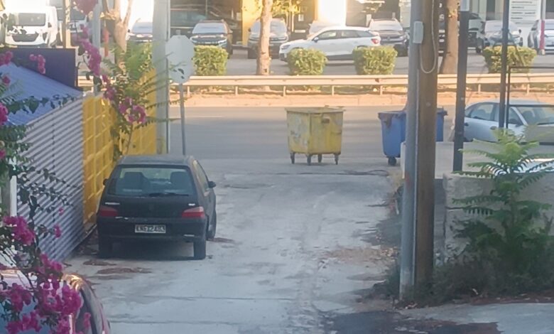 "Προσπαθούμε να φτάσουμε σπίτι μας χωρίς να μας πάρει αμπάριζα καμιά νταλίκα στη Λεωφόρο Αθηνών" 1