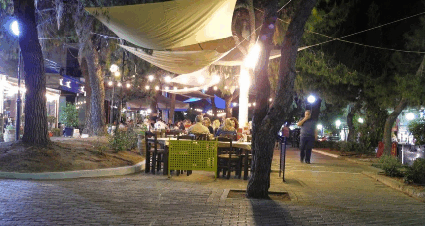 Πευκόδρομος Καραϊσκάκη: Πώς θα αναγεννηθεί ο παρακμασμένος ημι-ιδιωτικός διάδρομος 2 Πευκόδρομος Καραϊσκάκη: Πώς θα αναγεννηθεί ο παρακμασμένος ημι-ιδιωτικός διάδρομος 1