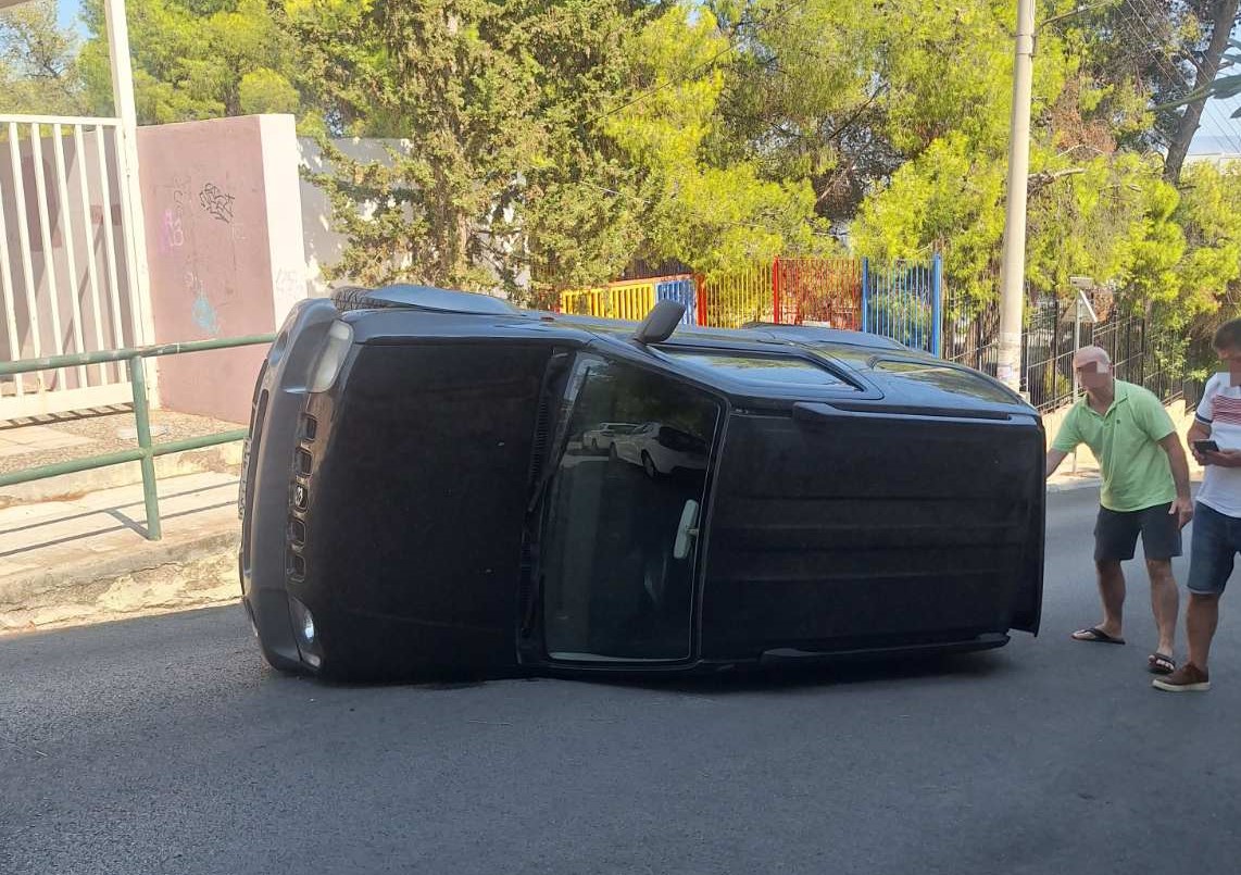 Ανατροπή οχήματος στο Δάσος, κινητοποίηση ΕΚΑΒ και Πυροσβεστικής 3