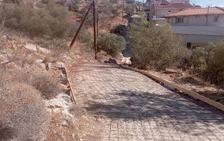 "Έναν ολόκληρο μήνα έχει διακοπεί η κυκλοφορία σε δρόμο της πόλης" 2 "Έναν ολόκληρο μήνα έχει διακοπεί η κυκλοφορία σε δρόμο της πόλης" 1