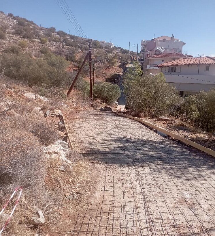 "Έναν ολόκληρο μήνα έχει διακοπεί η κυκλοφορία σε δρόμο της πόλης" 1