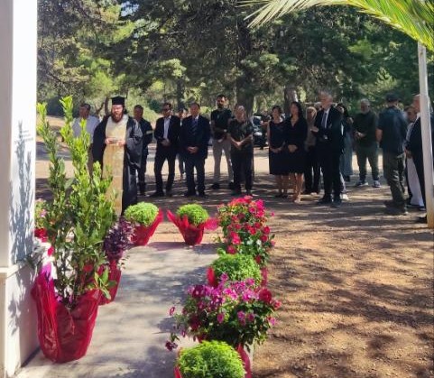 Συγκινητικό το μνημόσυνο των 59 εκτελεσμένων από τους Ναζί στον Διομήδειο Κήπο 4 Συγκινητικό το μνημόσυνο των 59 εκτελεσμένων από τους Ναζί στον Διομήδειο Κήπο 3