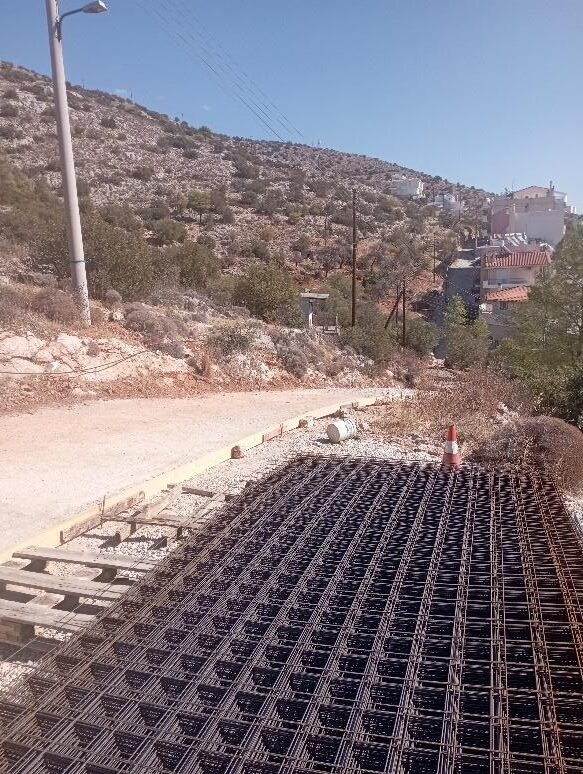 "Έναν ολόκληρο μήνα έχει διακοπεί η κυκλοφορία σε δρόμο της πόλης" 4 "Έναν ολόκληρο μήνα έχει διακοπεί η κυκλοφορία σε δρόμο της πόλης" 3