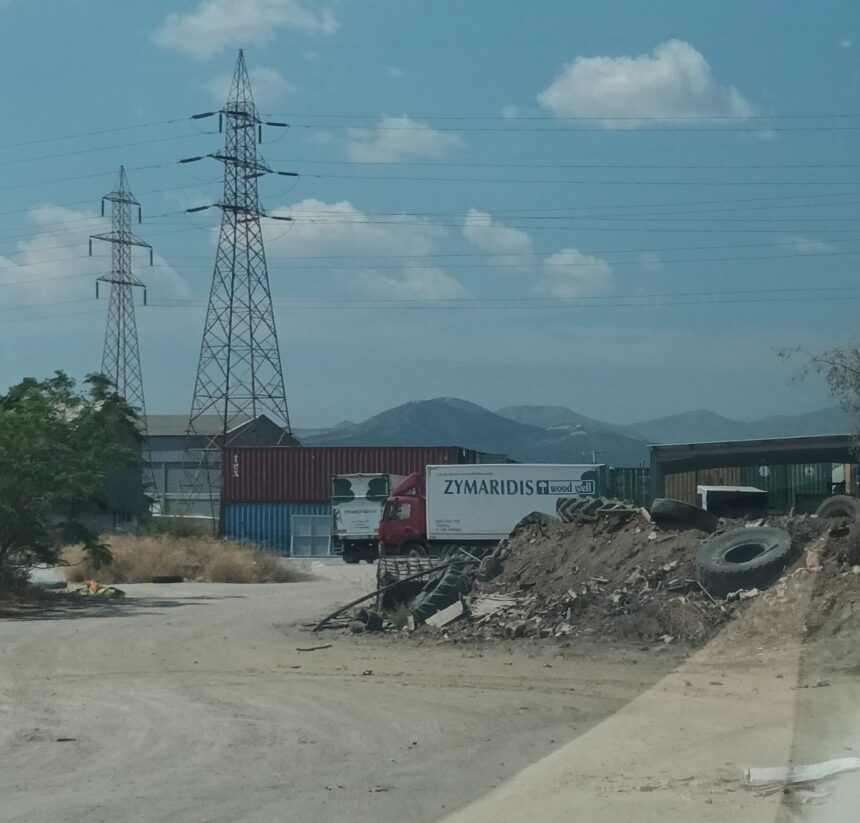 Οι απερίγραπτοι κάθετοι δρόμοι στην Εθνική Οδού Αθηνών Κορίνθου 1