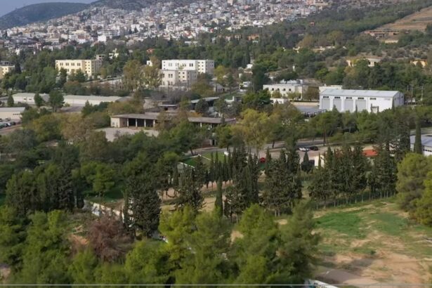 "Είναι νόμιμη η επίθεση στο Στρατόπεδο Χαϊδαρίου; Όχι!" 103