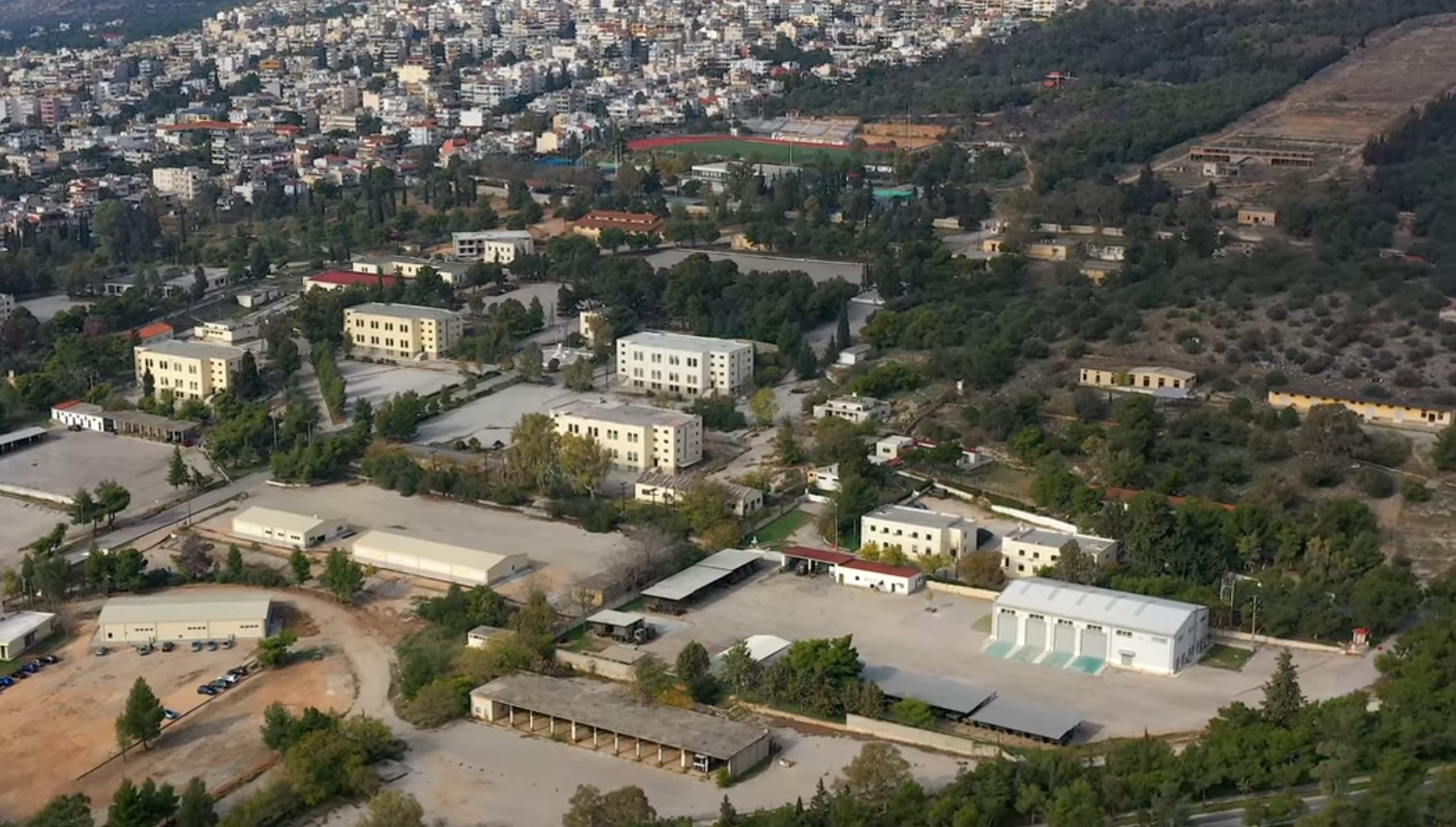 Στρατόπεδο Χαϊδαρίου: Τα συρματοπλέγματα, η ιστορία των προσφύγων, το “οικοπεδάκι” του Δημοσίου και το μέλλον της Αθήνας 3