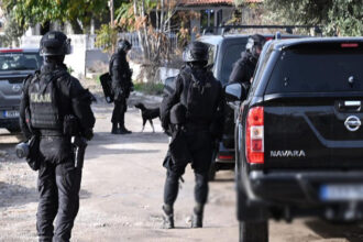 Χρυσοχοΐδης: Έτσι θα οργανωθούν οι μόνιμες περιπολίες σε καταυλισμούς Ρομά 40 Χρυσοχοΐδης: Έτσι θα οργανωθούν οι μόνιμες περιπολίες σε καταυλισμούς Ρομά 39