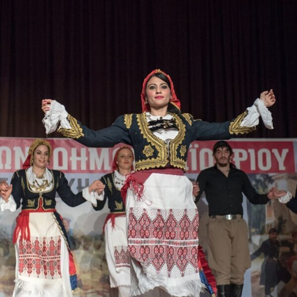 Μαθήματα χορού και μουσικής στην Εστία Κρητών Χαϊδαρίου – Σχολές παράδοσης και πολιτισμού 4 Μαθήματα χορού και μουσικής στην Εστία Κρητών Χαϊδαρίου – Σχολές παράδοσης και πολιτισμού 3