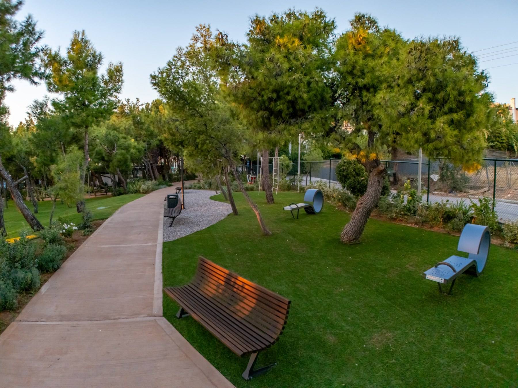 Χαϊδάρι: 6 μεγάλοι χώροι που θα μπορούσαν να γίνουν σαν το καινούργιο Πάρκο της Γλυφάδας 4 Χαϊδάρι: 6 μεγάλοι χώροι που θα μπορούσαν να γίνουν σαν το καινούργιο Πάρκο της Γλυφάδας 3