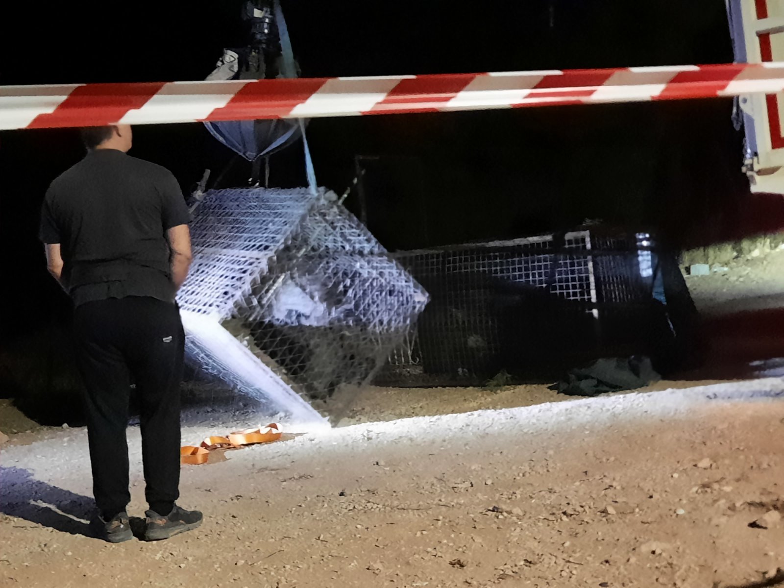 Μεγάλη επιχείρηση στο Δαφνί: Παγιδεύτηκαν δύο κάπροι - Εντυπωσιακά βίντεο και φωτογραφίες - "Καλή τύχη στους δυο μάγκες!" 14 Μεγάλη επιχείρηση στο Δαφνί: Παγιδεύτηκαν δύο κάπροι - Εντυπωσιακά βίντεο και φωτογραφίες - "Καλή τύχη στους δυο μάγκες!" 13