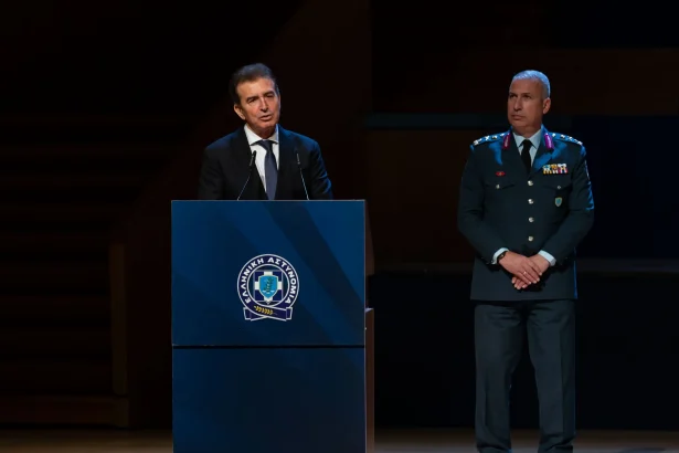 Δημόσιος έπαινος Χρυσοχοΐδη στην υπηρεσία της ΕΛΑΣ που ασχολείται με τα βαριά εγκλήματα της νύχτας 11