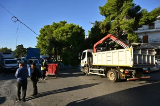 Πτώση καλωδίων και διακοπή της κυκλοφορίας στην Καραϊσκάκη 27