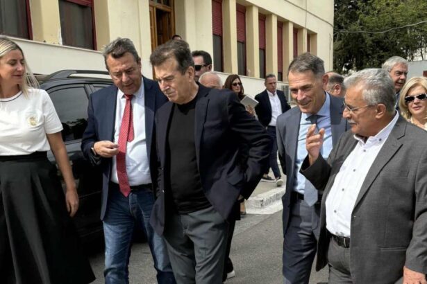 Επίσκεψη Χρυσοχοΐδη στο Νοσοκομείο Αγία Βαρβάρα 19