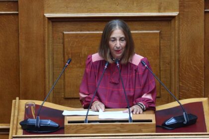 Λιποθύμησε η Μαρία Αθανασίου στην αίθουσα της Βουλής 5