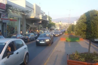 Επιχειρήσεις σε απόγνωση: Ερώτηση στη Βουλή για τα αλλεπάλληλα λουκέτα στην Ιερά Οδό 19