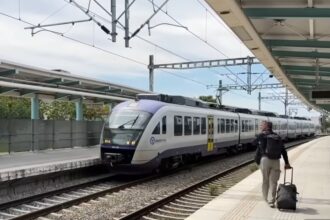 Ο λόγος που ΔΕΝ λειτουργεί ο Προαστιακός - Ανύπαρκτες συγκοινωνίες, πεταμένα λεφτά - Βίντεο 19