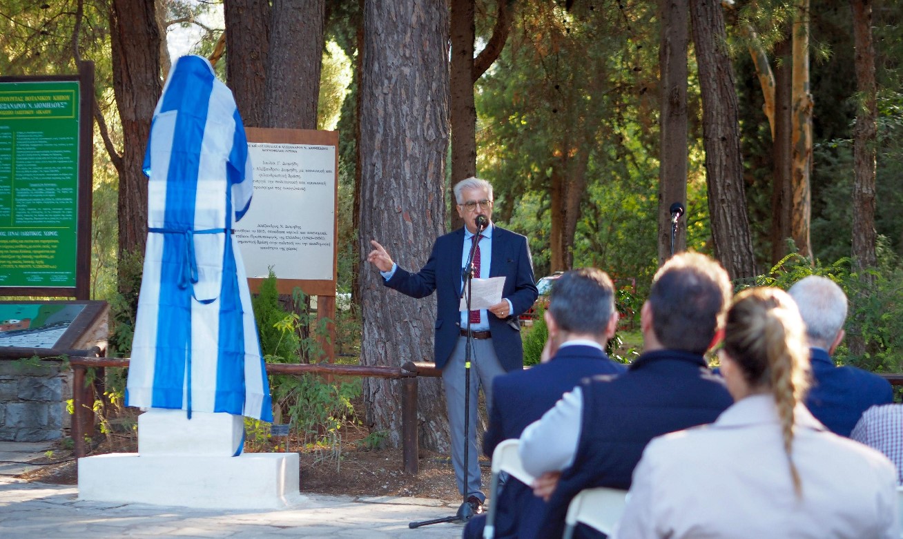 Τιμήθηκαν οι κληροδότες του Διομήδειου Κήπου - Αποκαλυπτήρια προτομής 6 Τιμήθηκαν οι κληροδότες του Διομήδειου Κήπου - Αποκαλυπτήρια προτομής 5