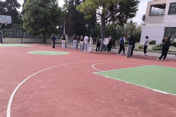 Ανακατασκευή του τάπητα γηπέδου Λυκείου του Χαϊδαρίου 15
