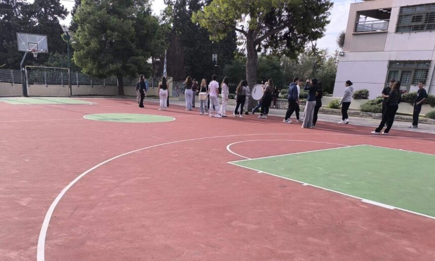 Ανακατασκευή του τάπητα γηπέδου Λυκείου του Χαϊδαρίου 1