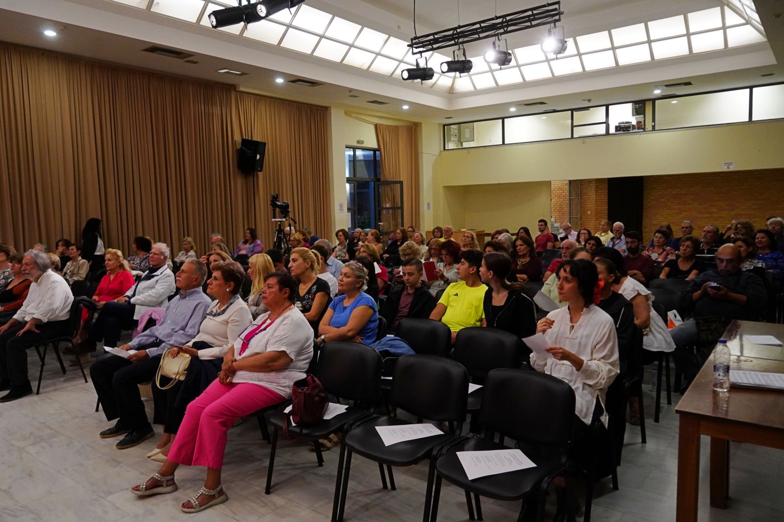 Με μεγάλη επιτυχία φιλοξενήθηκε στο Χαϊδάρι το Διεθνές Φεστιβάλ Ποίησης Αθηνών 3