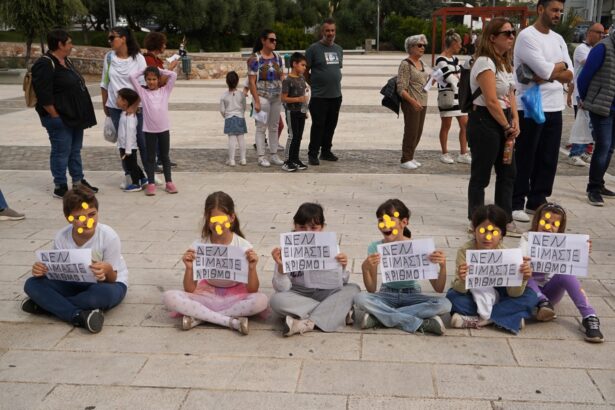 Παράσταση διαμαρτυρίας γονέων στην Πλατεία Δημαρχείου - Συμπαράσταση της δημοτικής αρχής 85