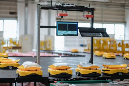 Τα καταστήματα ΕΛΤΑ φεύγουν, οι ψηφιακοί ταχυδρόμοι και τα mini robots έρχονται 5