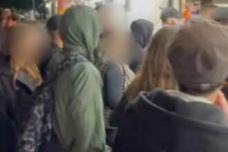 Παρέμβαση του Ρουβίκωνα σε καταστήματα στο Χαϊδάρι 19