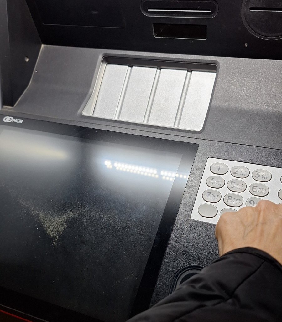 Τα ΕΛΤΑ δεν άφησαν "παγωτό" μόνο τις γιαγιάδες, αλλά και δύο μεγάλες τράπεζες 4 Τα ΕΛΤΑ δεν άφησαν "παγωτό" μόνο τις γιαγιάδες, αλλά και δύο μεγάλες τράπεζες 3