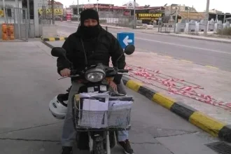 Ένας ενοικιαζόμενος ταχυδρόμος αποχαιρετά τα ΕΛΤΑ - Τα μεγαλοστελέχη στη θέση τους 27