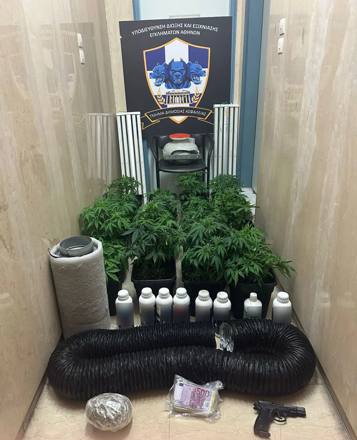 Επιχείρηση 400 αστυνομικών για γιγάντιο κύκλωμα τηλεφωνικών απατών, σε Αγία Βαρβάρα, Ασπρόπυργο, Ζευγολατιό 3