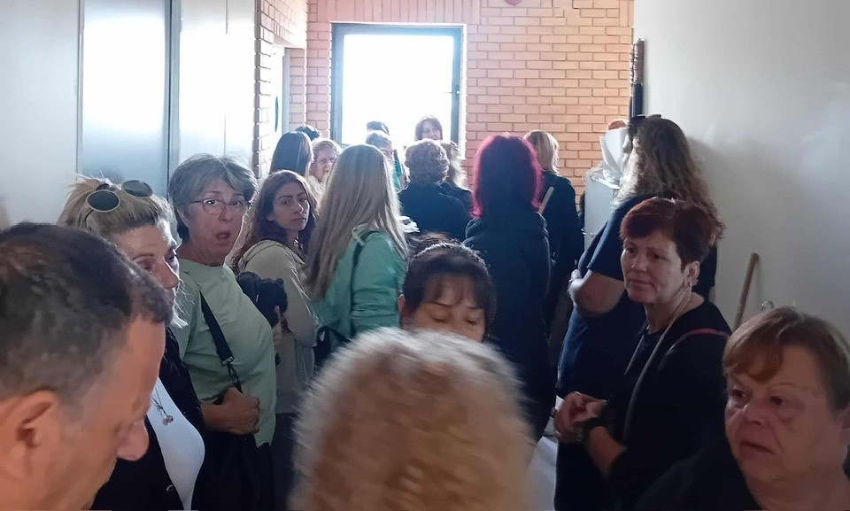 Συγκέντρωση διαμαρτυρίας στο γραφείο του Μιχάλη Σελέκου 6 Συγκέντρωση διαμαρτυρίας στο γραφείο του Μιχάλη Σελέκου 5