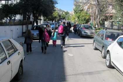 "Είστε αστείοι... Φτιάξατε ολόκληρο Μετρό, όμως σε ένα σωστό πεζοδρόμιο κολλήσατε και μας βασανίζετε" 5