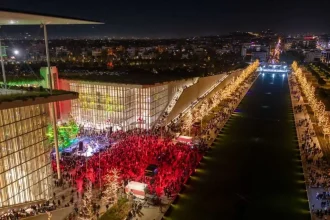 Μαγεία των Χριστουγέννων: Το "Σταύρος Νιάρχος" πλημμυρίζει μουσική - Όλο το εορταστικό πρόγραμμα 83