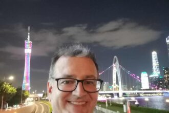 Από το ΕΠΑΛ Χαϊδαρίου καθηγητής σε Πανεπιστήμιο της Κίνας! - Ο Χρύσανθος Ξάνθης "ζει τον μύθο του" 23